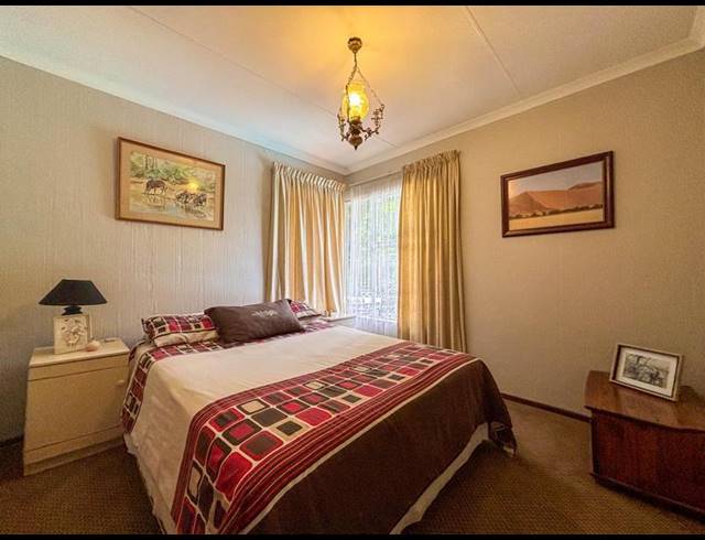 4 BEDROOM HOUSE FOR SALE IN DOWERGLEN EXT 3